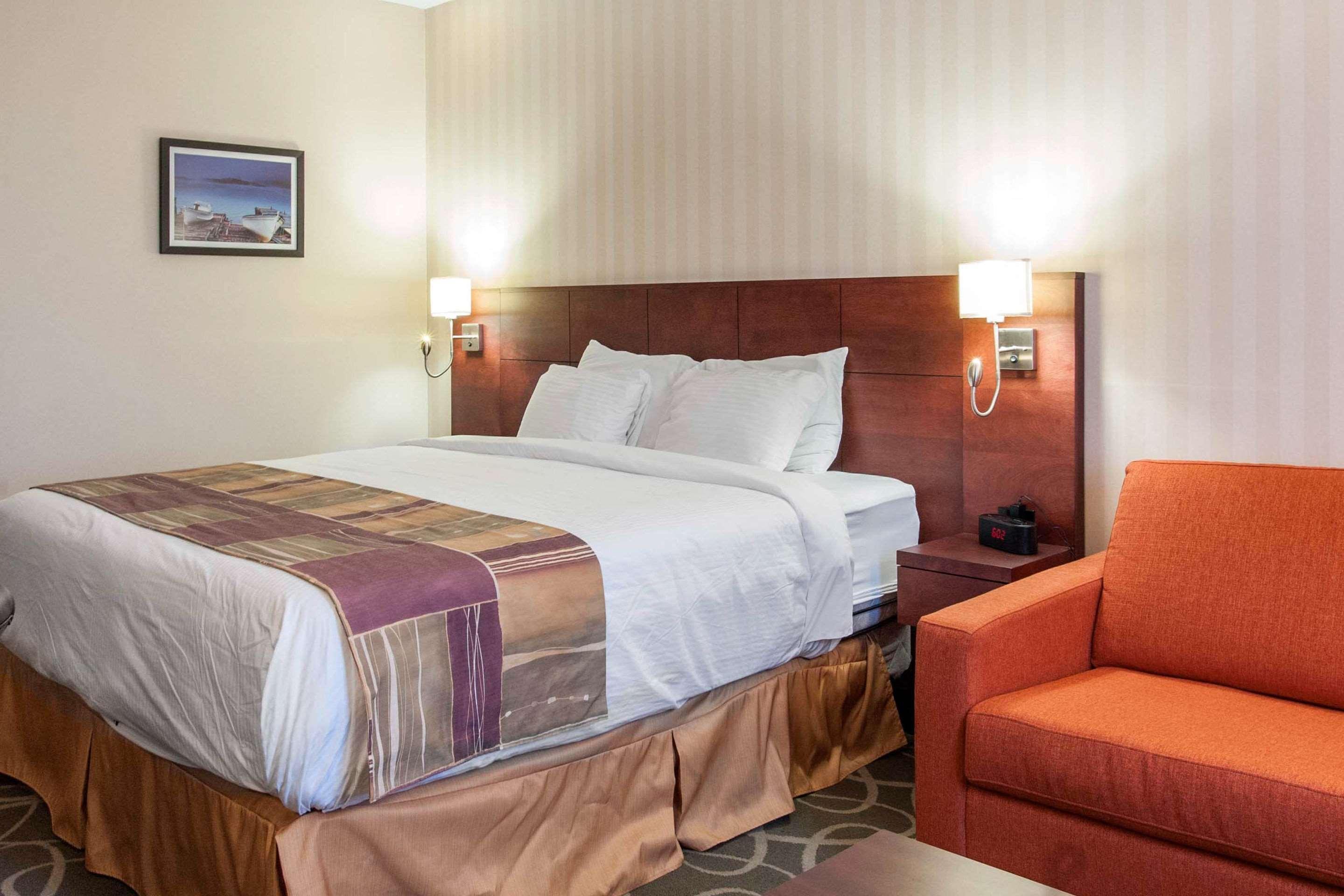 Quality Hotel & Suites Гандер Экстерьер фото