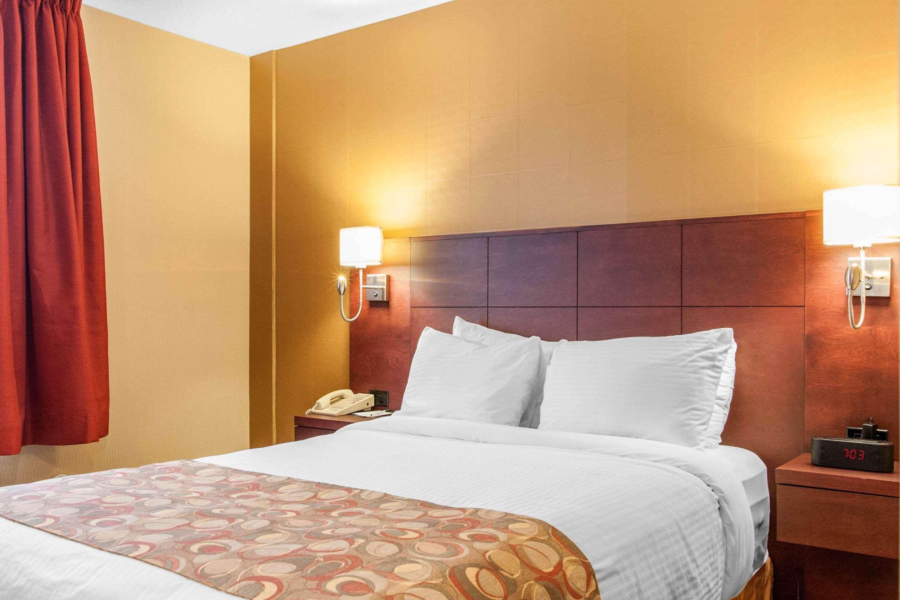 Quality Hotel & Suites Гандер Экстерьер фото