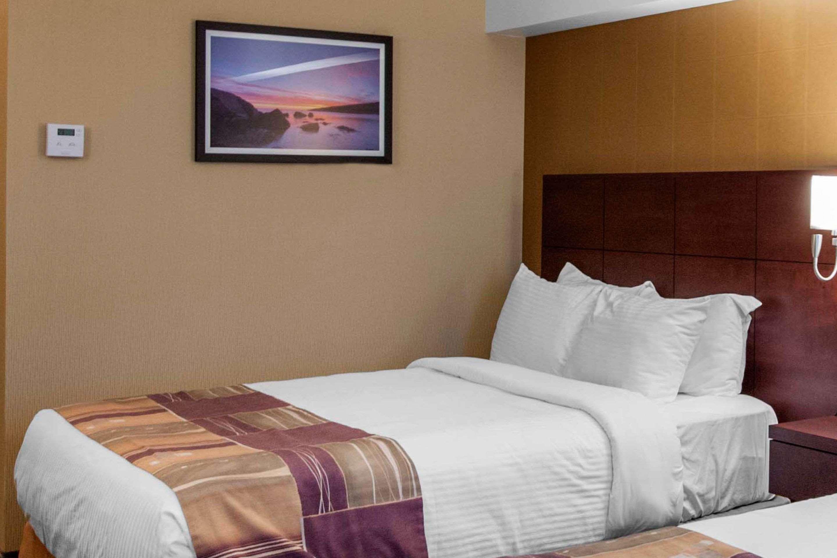 Quality Hotel & Suites Гандер Экстерьер фото