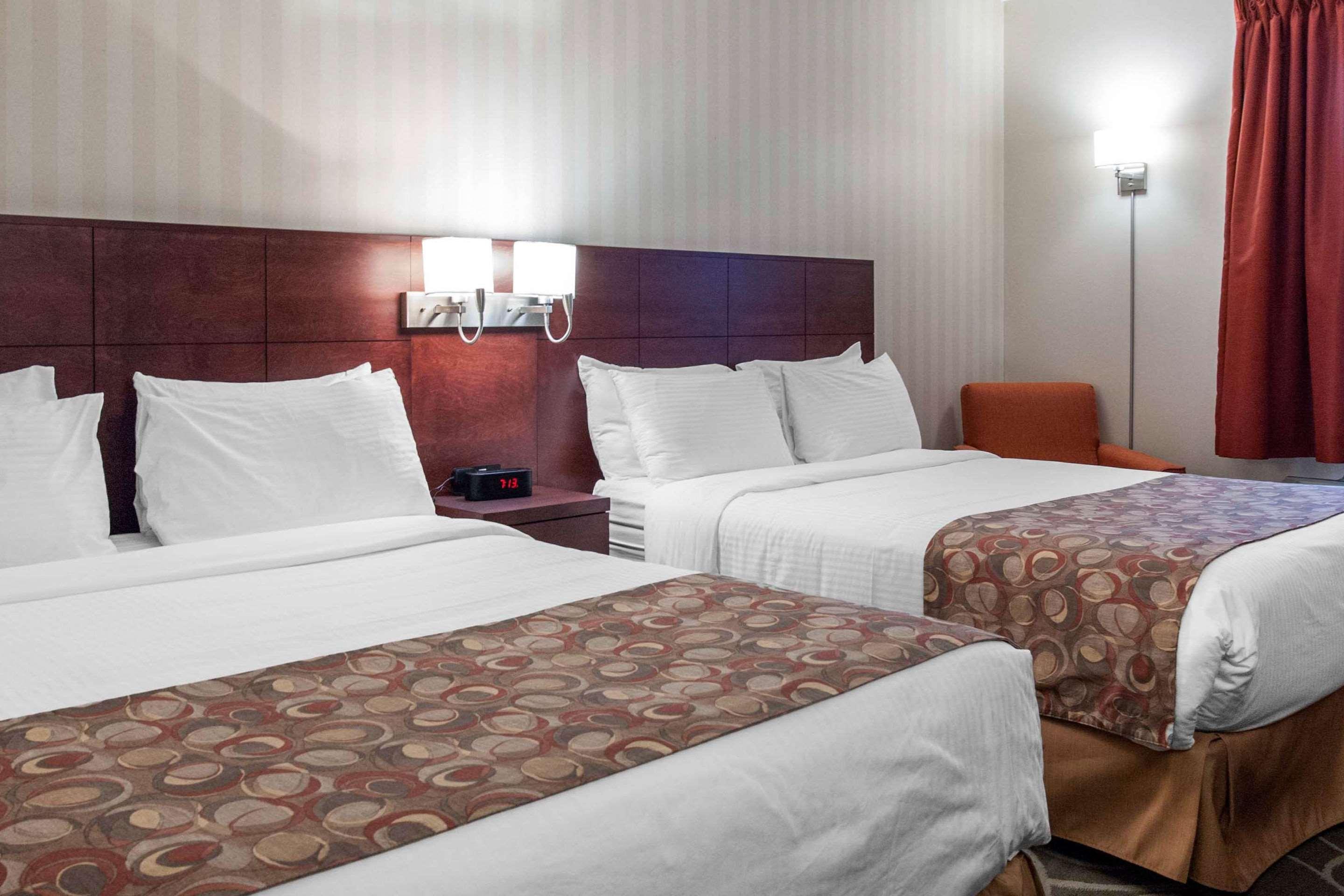 Quality Hotel & Suites Гандер Экстерьер фото