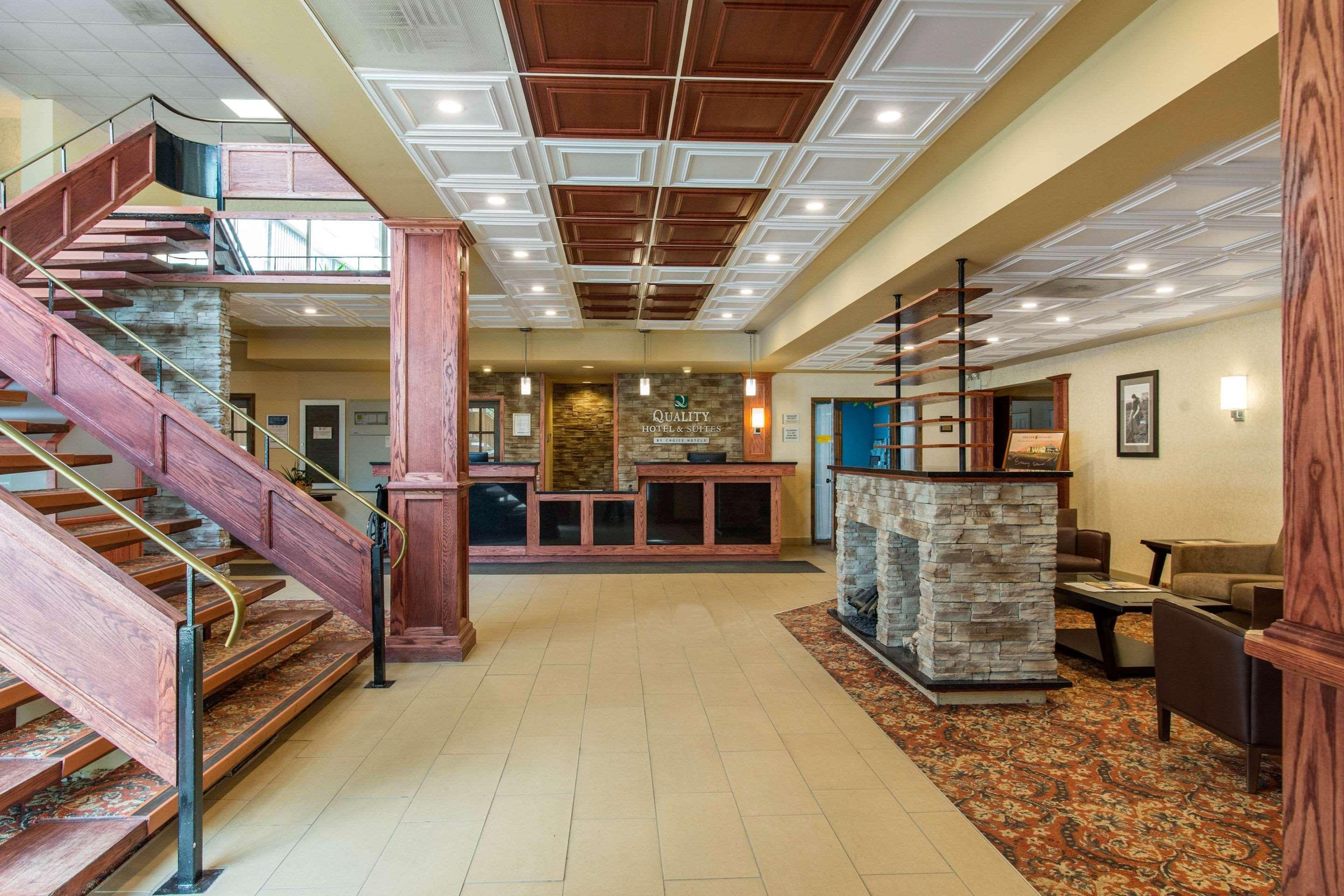 Quality Hotel & Suites Гандер Экстерьер фото