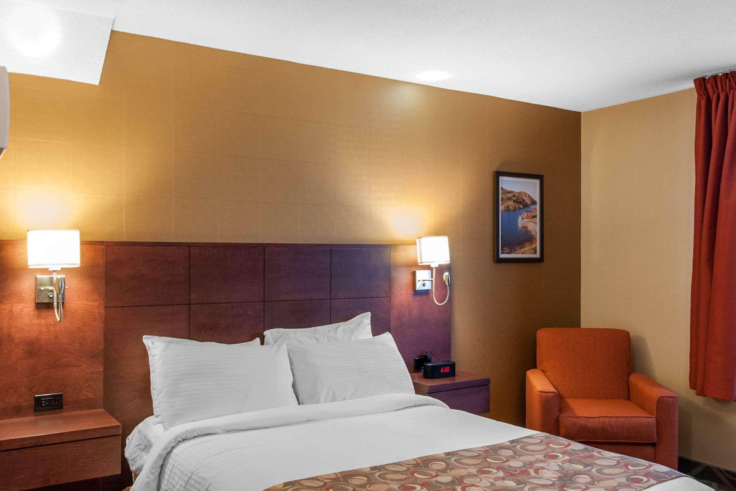 Quality Hotel & Suites Гандер Экстерьер фото