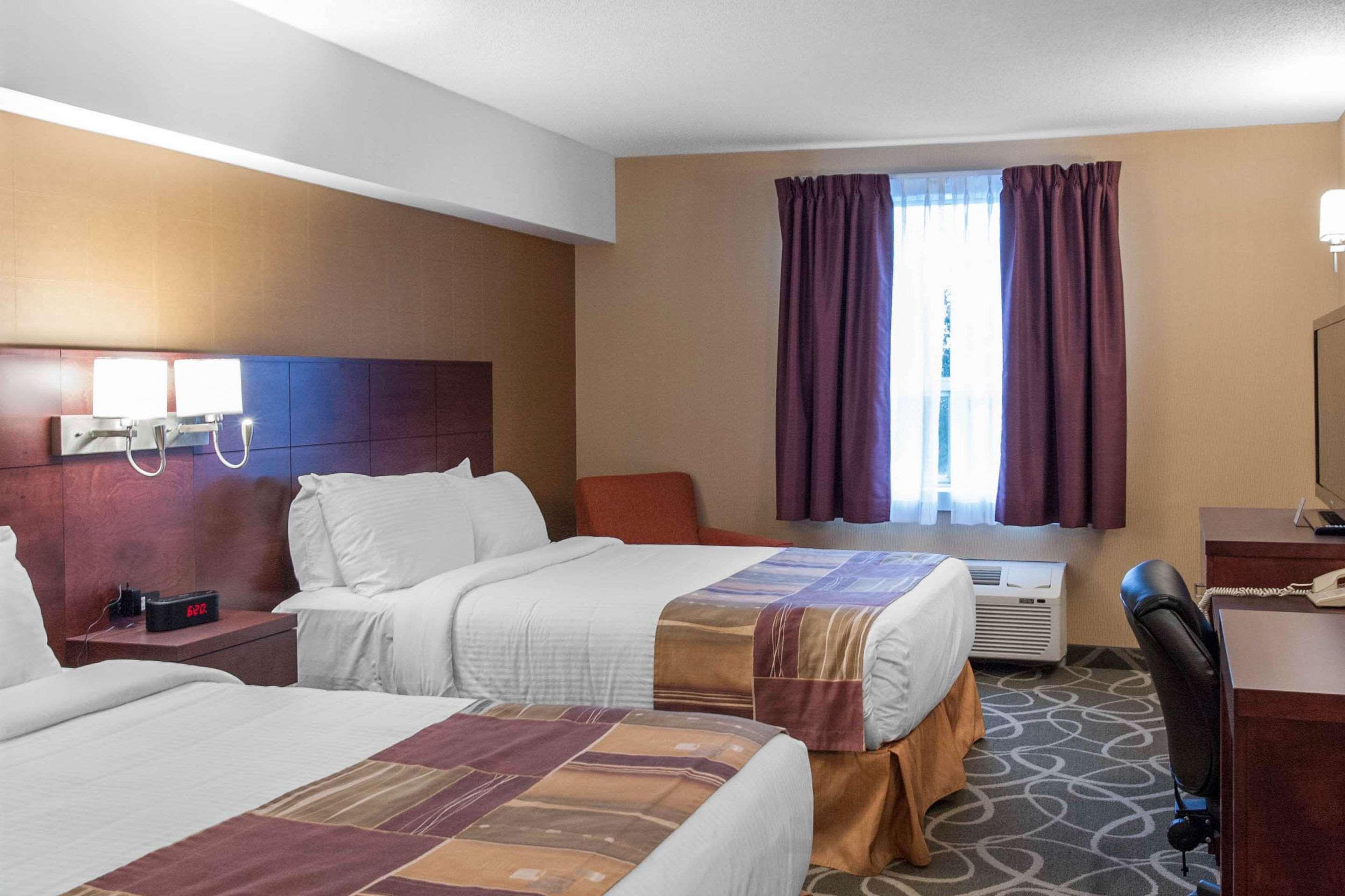 Quality Hotel & Suites Гандер Экстерьер фото