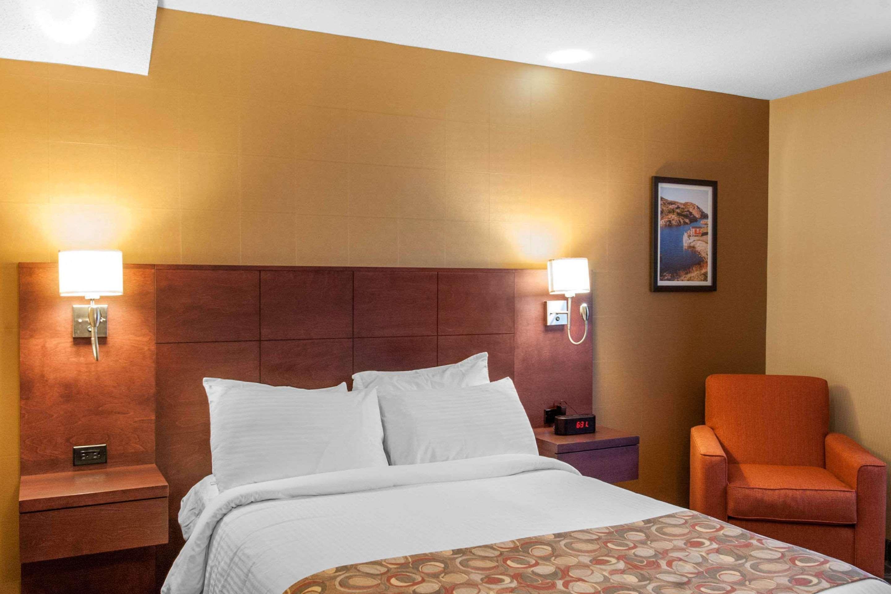 Quality Hotel & Suites Гандер Экстерьер фото