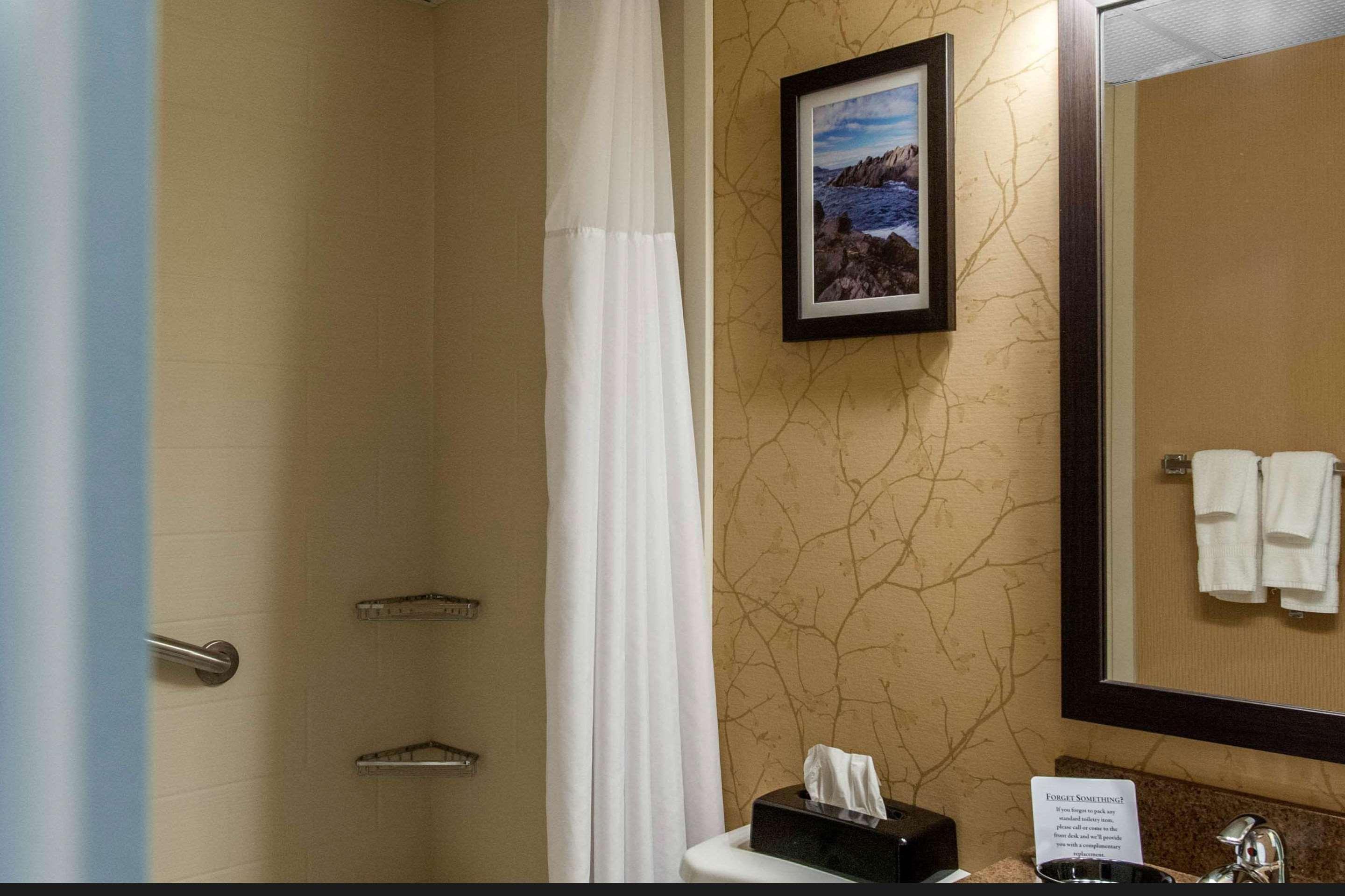 Quality Hotel & Suites Гандер Экстерьер фото