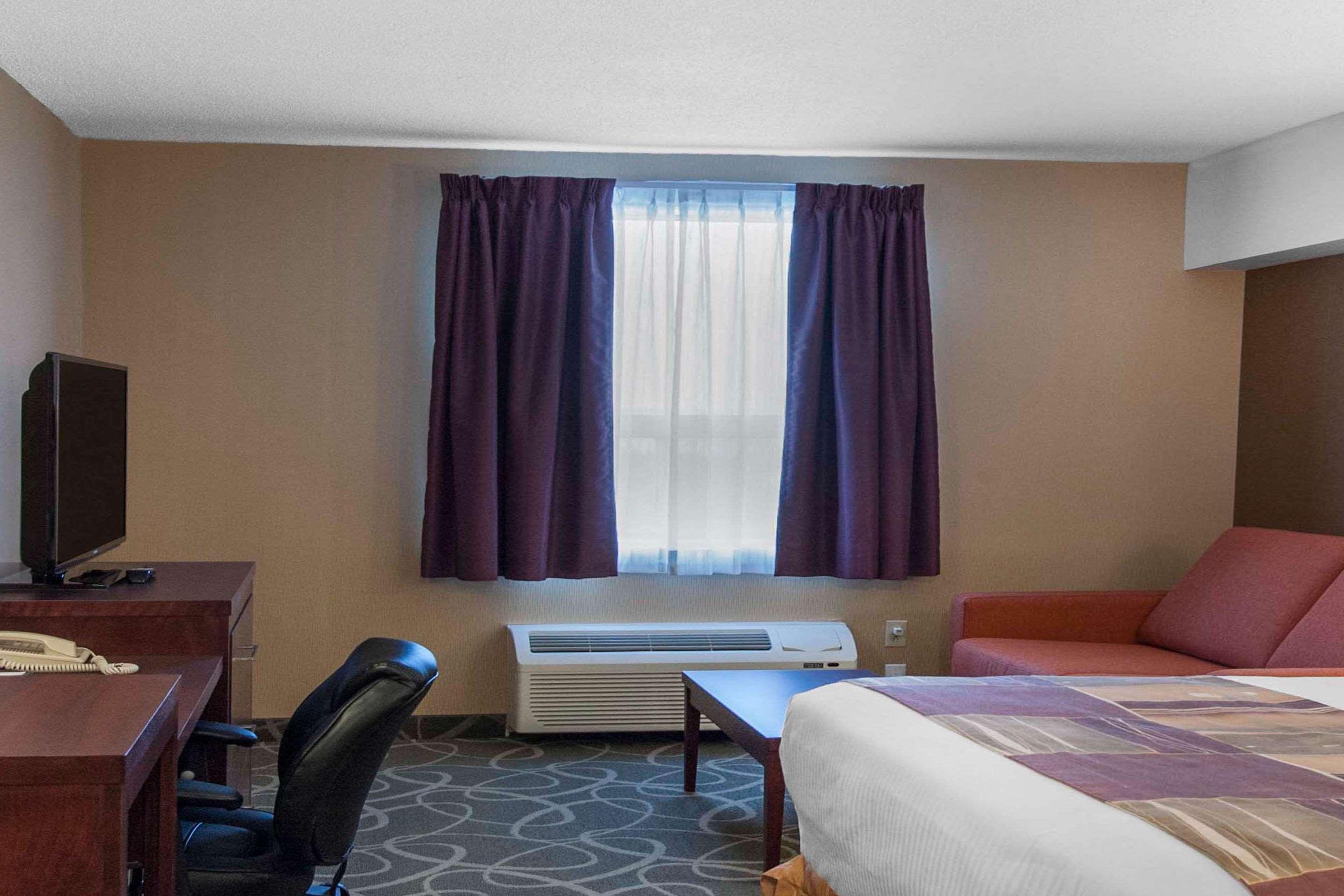 Quality Hotel & Suites Гандер Экстерьер фото