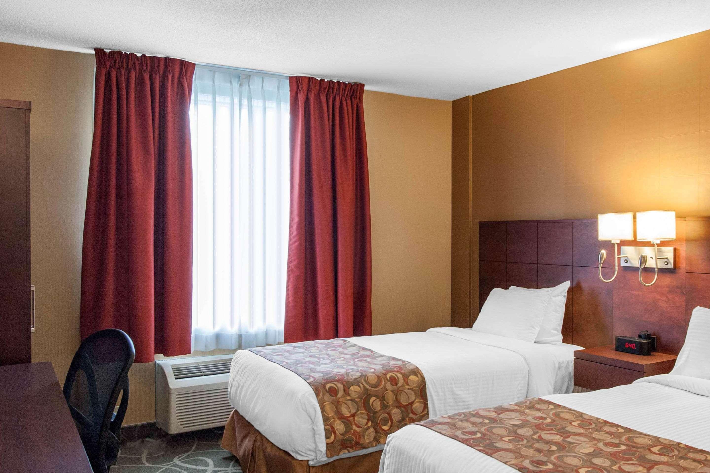 Quality Hotel & Suites Гандер Экстерьер фото
