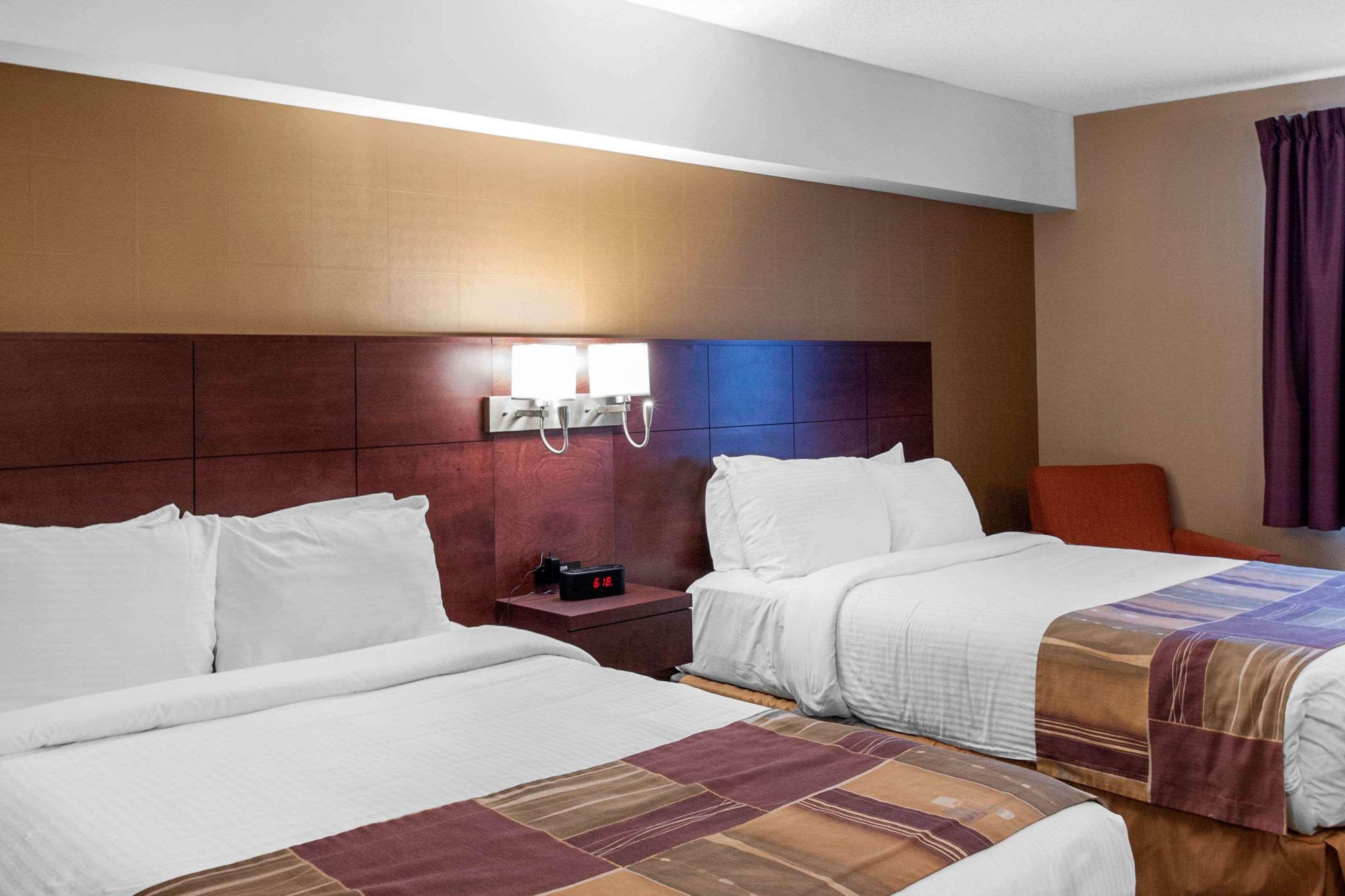 Quality Hotel & Suites Гандер Экстерьер фото