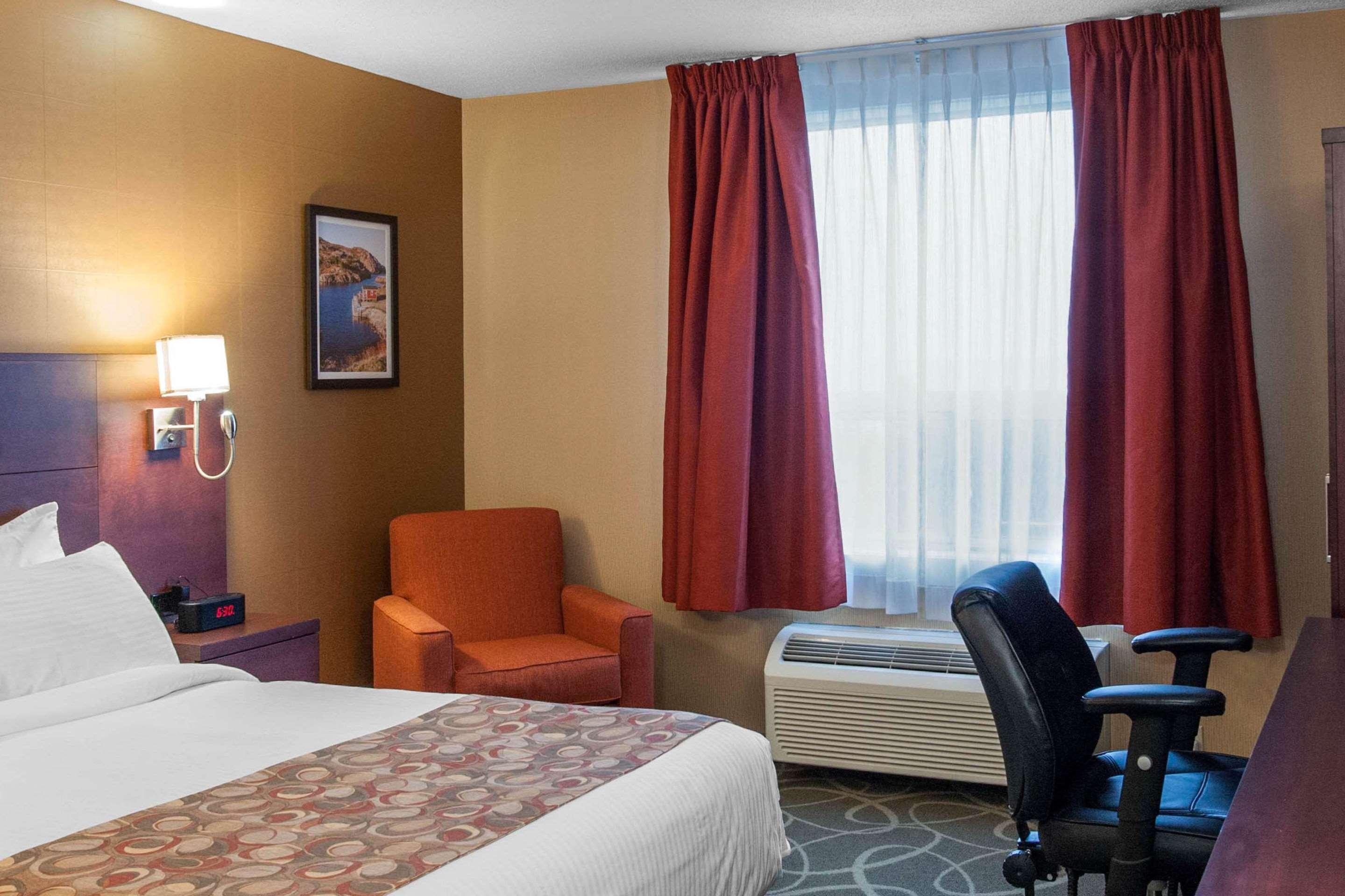 Quality Hotel & Suites Гандер Экстерьер фото