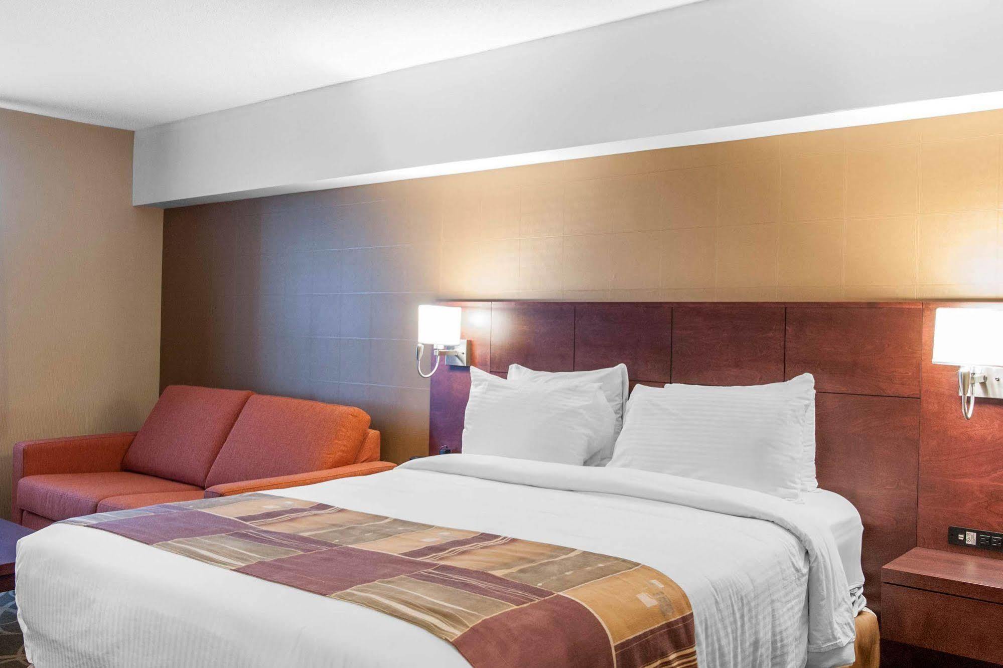 Quality Hotel & Suites Гандер Экстерьер фото