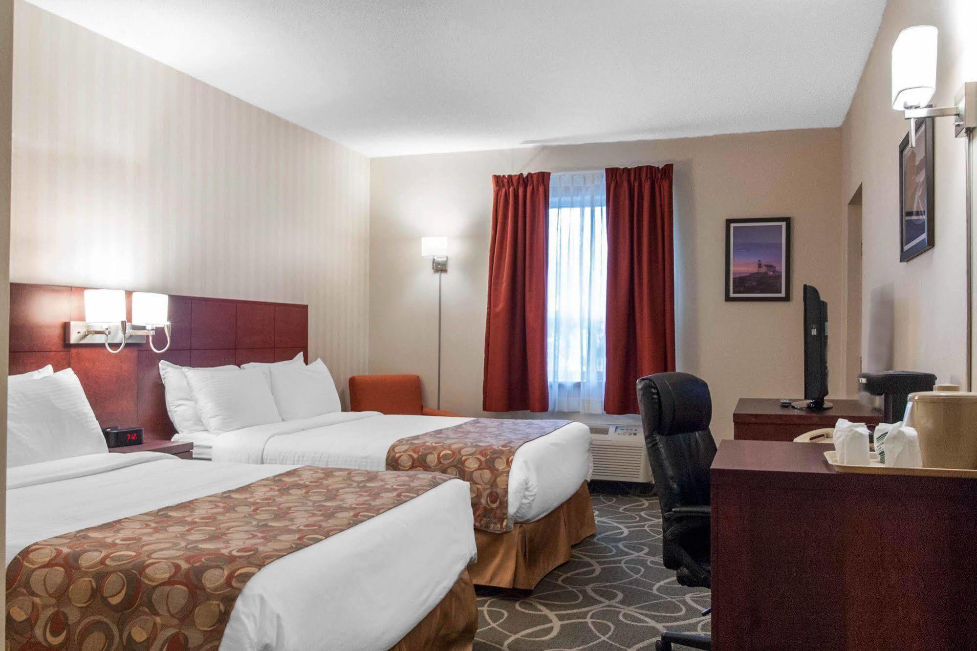 Quality Hotel & Suites Гандер Экстерьер фото